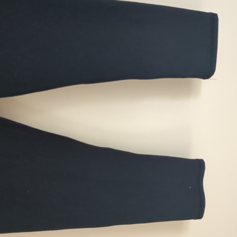 12" Across The Waist Solid Black Fabletics Cropped Leggings Activewear Athletic - Picture 5 of 10